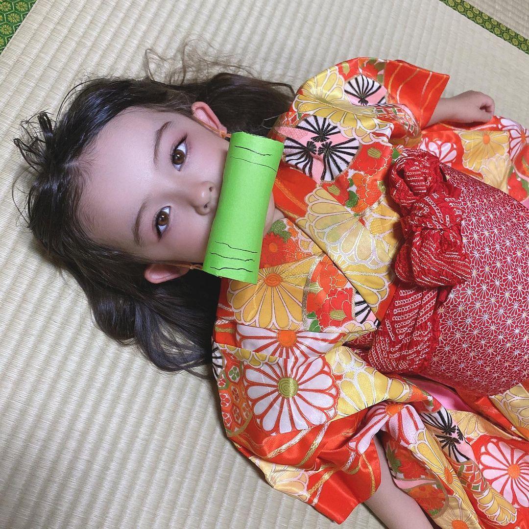 【Cosplay欣赏】6岁混血萝莉还原《鬼灭之刃》坠姬，魅惑造型引日本网友不满！