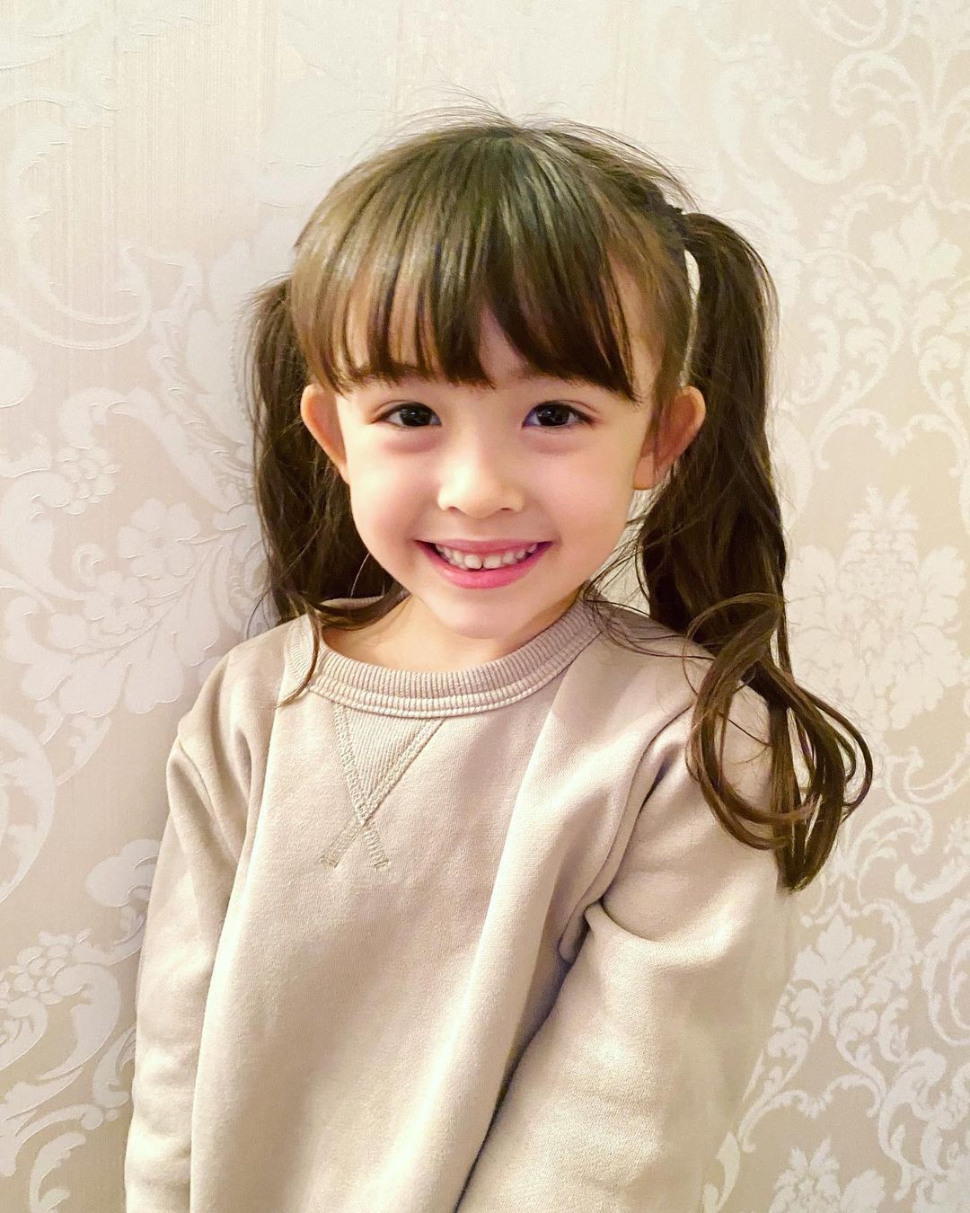 【Cosplay欣赏】6岁混血萝莉还原《鬼灭之刃》坠姬，魅惑造型引日本网友不满！